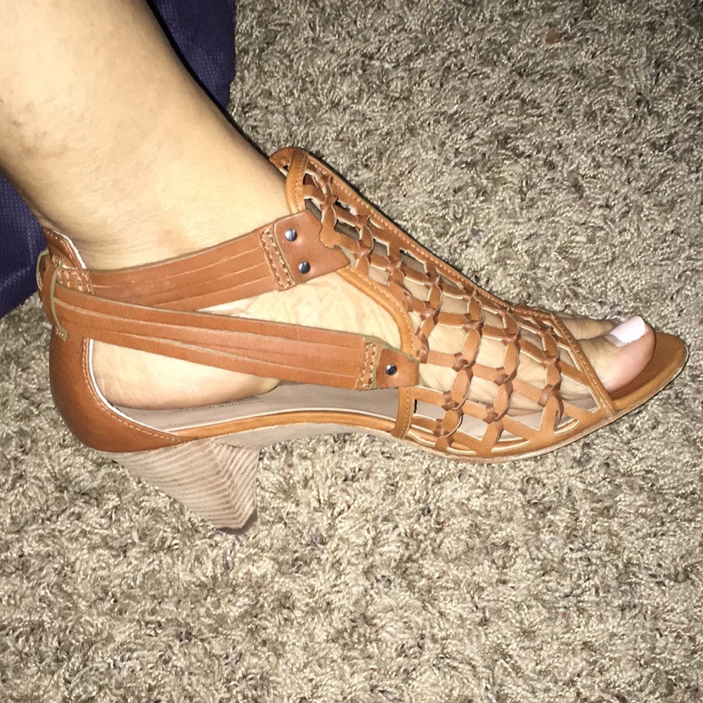 BELLE SIGERSON MORRISON EUC REAL LEATHER WEAVE PEEP TOE SHOES 8.5
